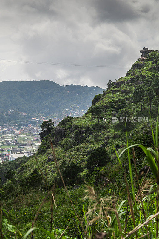 俯瞰菲律宾吕宋岛北部的la trinadad baguio